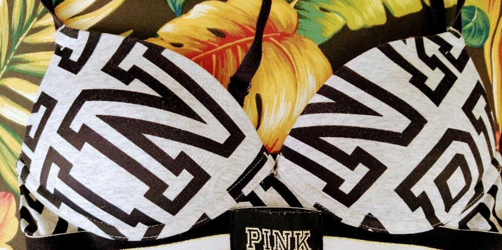 VS pink Brassiere